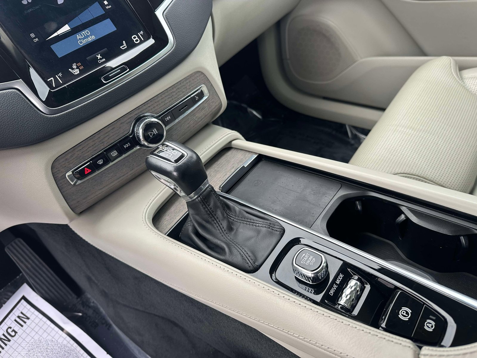 Used 2021 Volvo XC90 T6 Inscription w/ Climate Package image 14