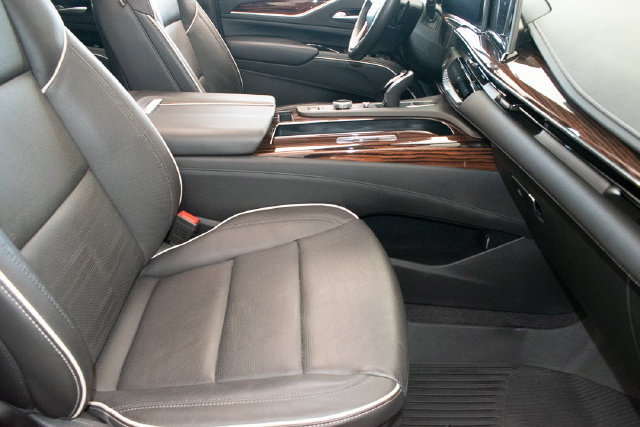 Used 2024 Cadillac Escalade Premium Luxury w/ LPO, Floor Liner Package AWD/4WD image 10