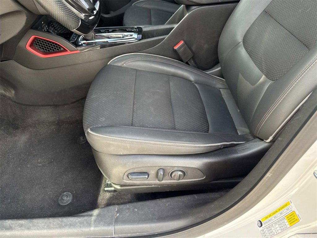 Used 2023 Chevrolet TrailBlazer RS w/ Sun and Liftgate Package image 11