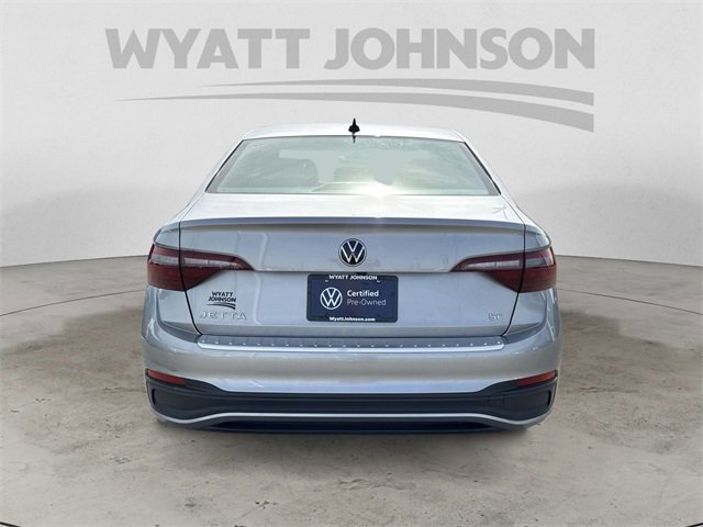 Used 2023 Volkswagen Jetta SE image 4