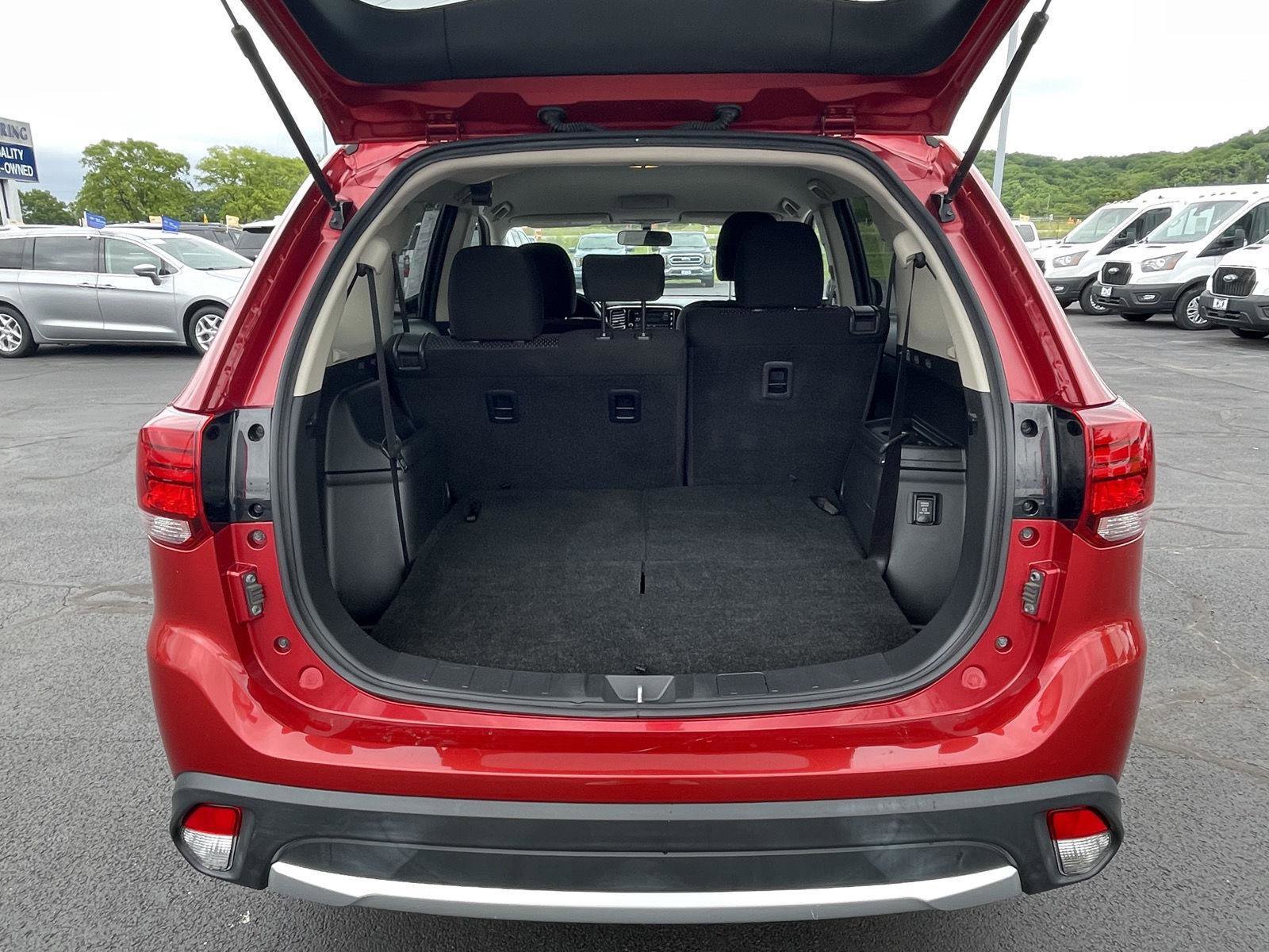 Used 2018 Mitsubishi Outlander SE AWD/4WD image 28