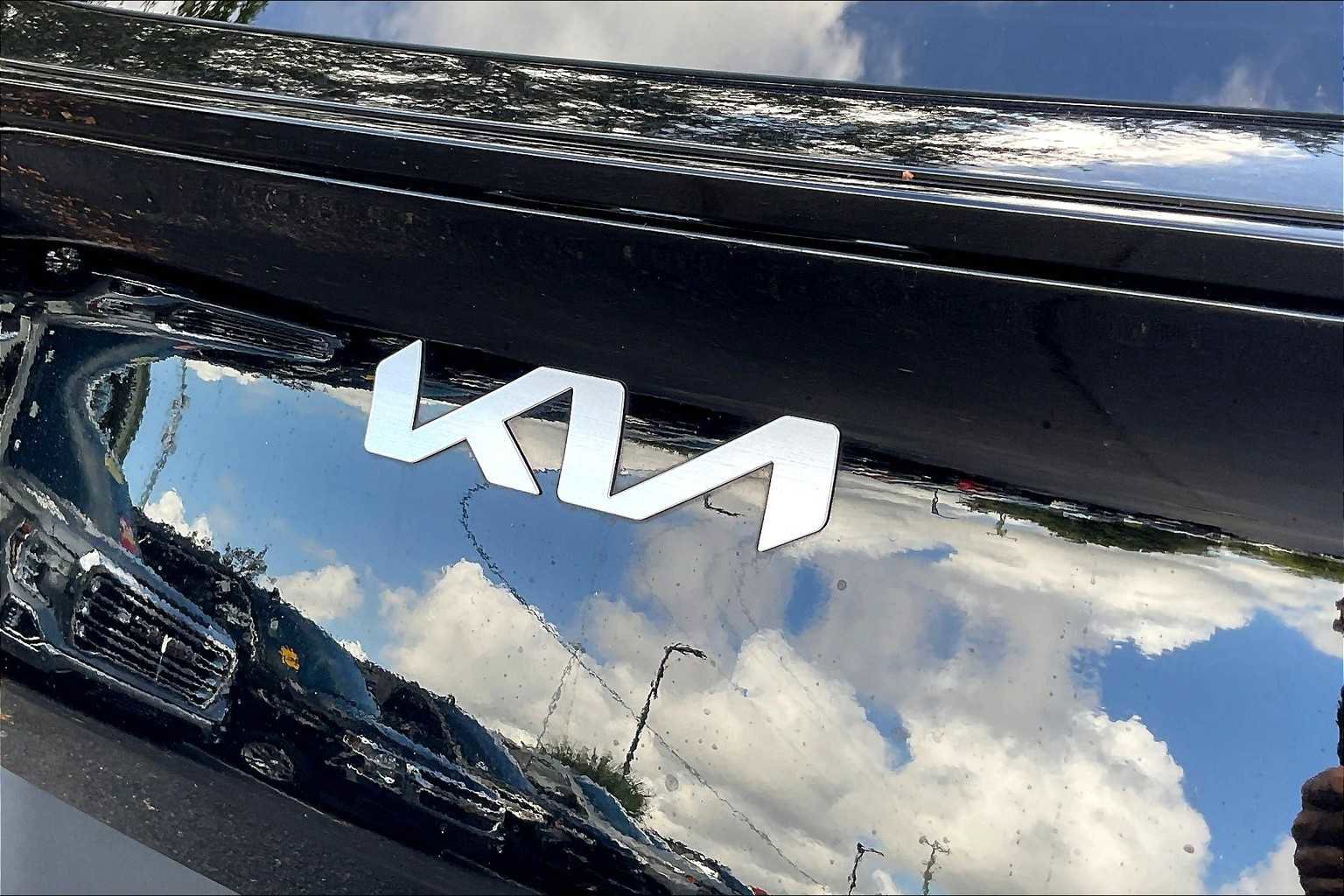 Used 2023 Kia Sportage EX image 8