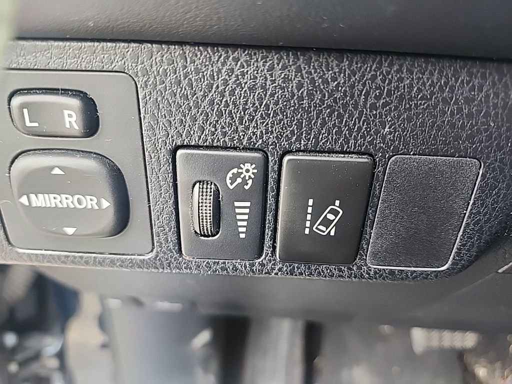 Used 2018 Toyota RAV4 XLE FWD image 8