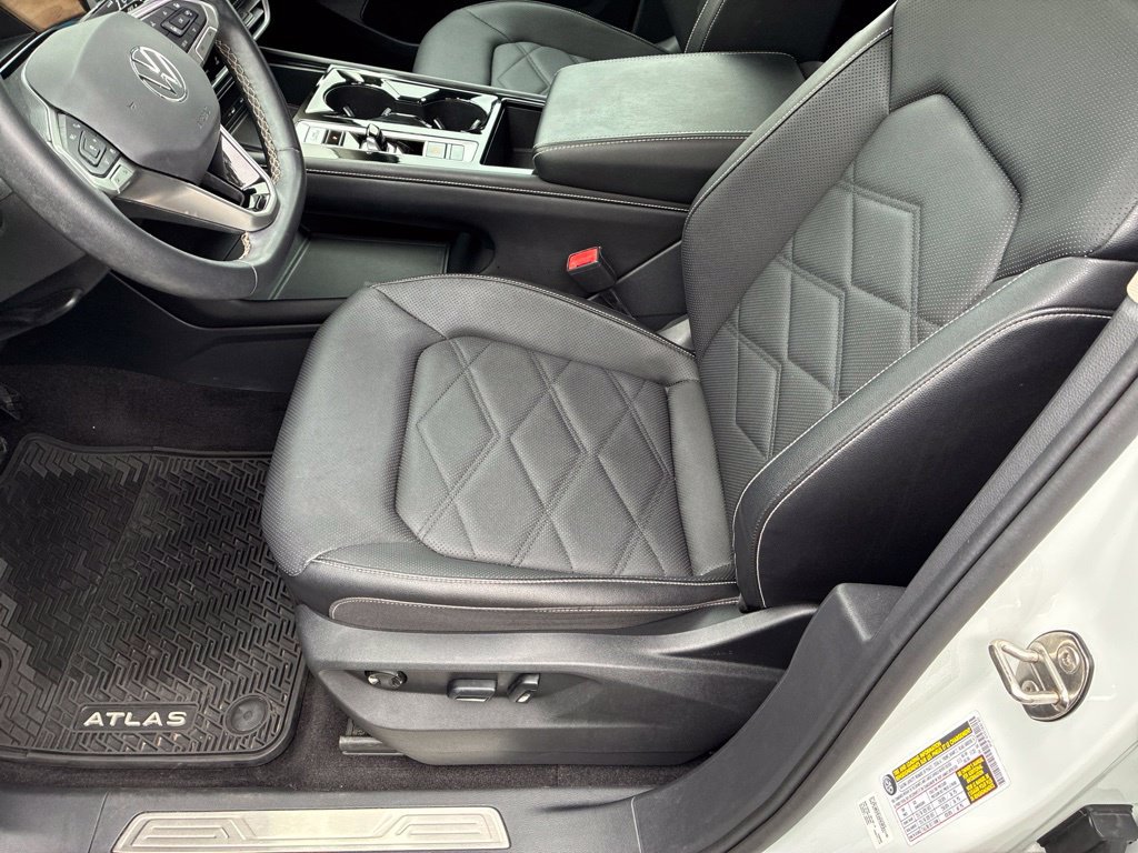 Used 2024 Volkswagen Atlas SE AWD/4WD image 12