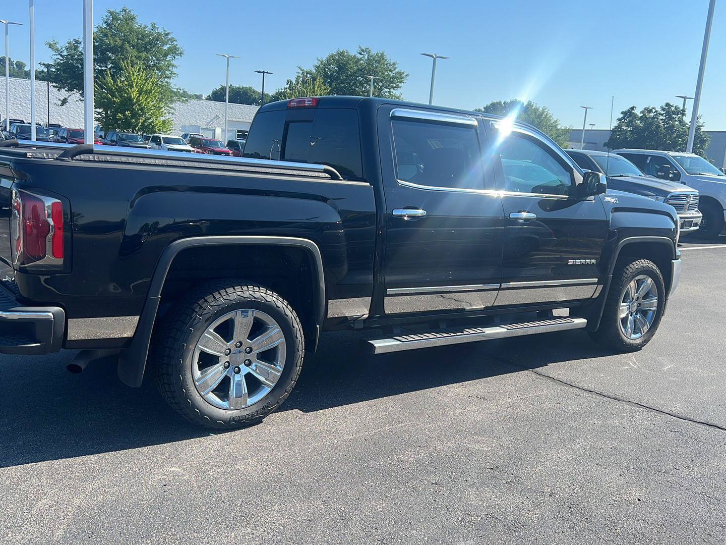 Used 2018 GMC Sierra 1500 SLT AWD/4WD image 4