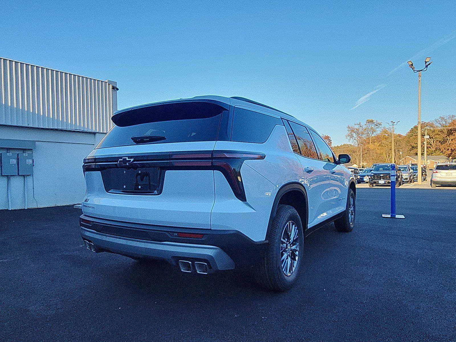 New 2026 Chevrolet Traverse LT w/ LPO, Floor Liner Package image 5