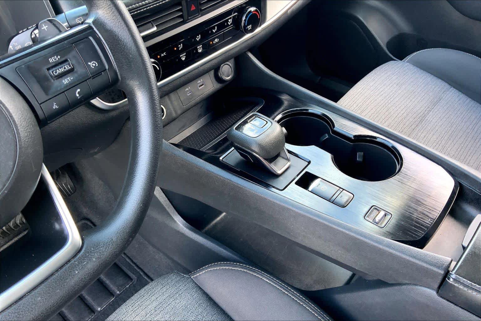 Used 2021 Nissan Rogue S FWD image 16