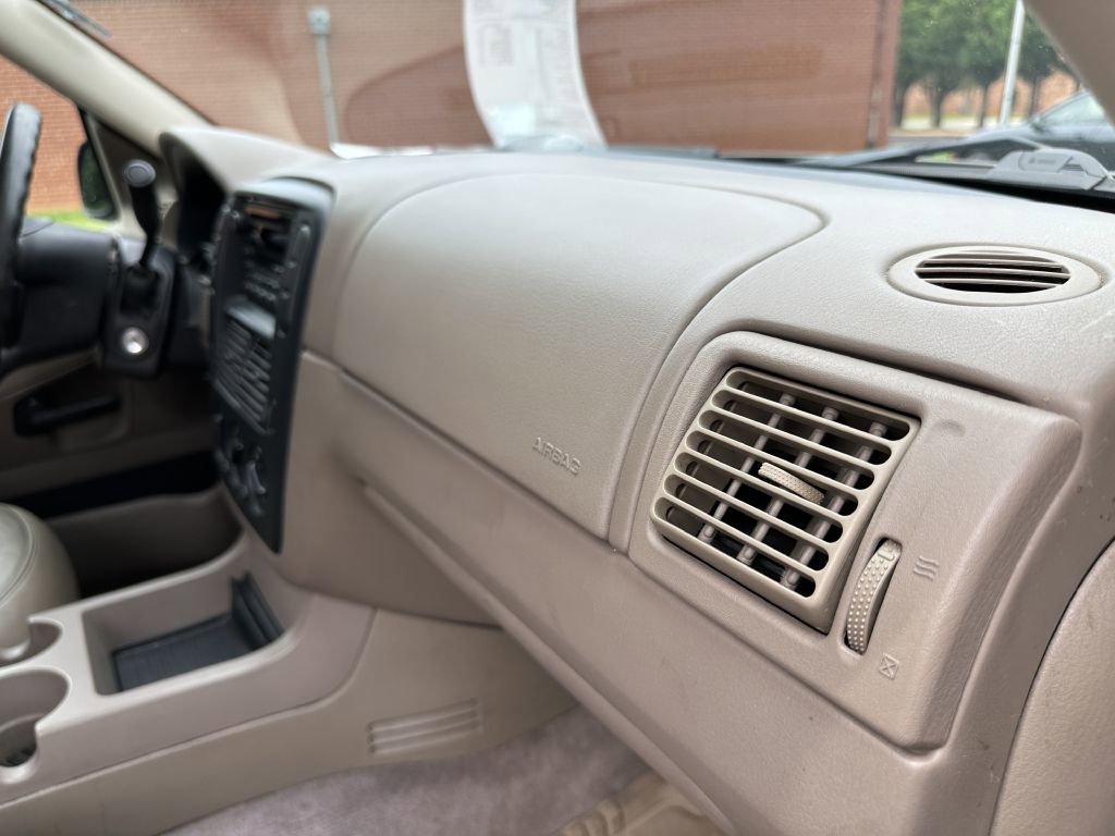 Used 2002 Ford Explorer XLT image 24