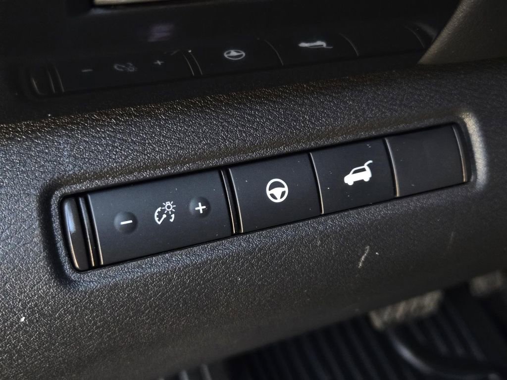 Certified 2025 Nissan Pathfinder SV image 18