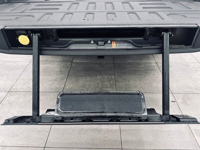 Certified 2018 Ford F150 Raptor w/ Equipment Group 802A Luxury image 18