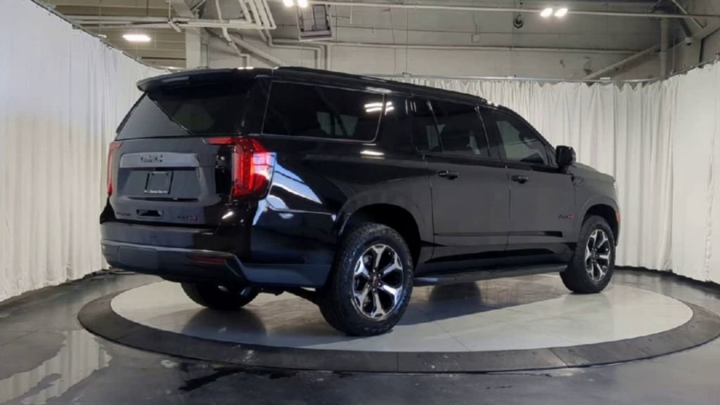 Used 2024 GMC Yukon XL AT4 image 10