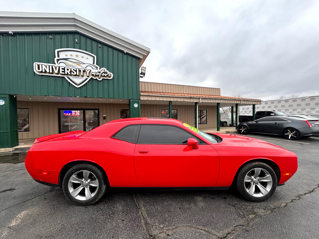 Used 2018 Dodge Challenger SXT image 2