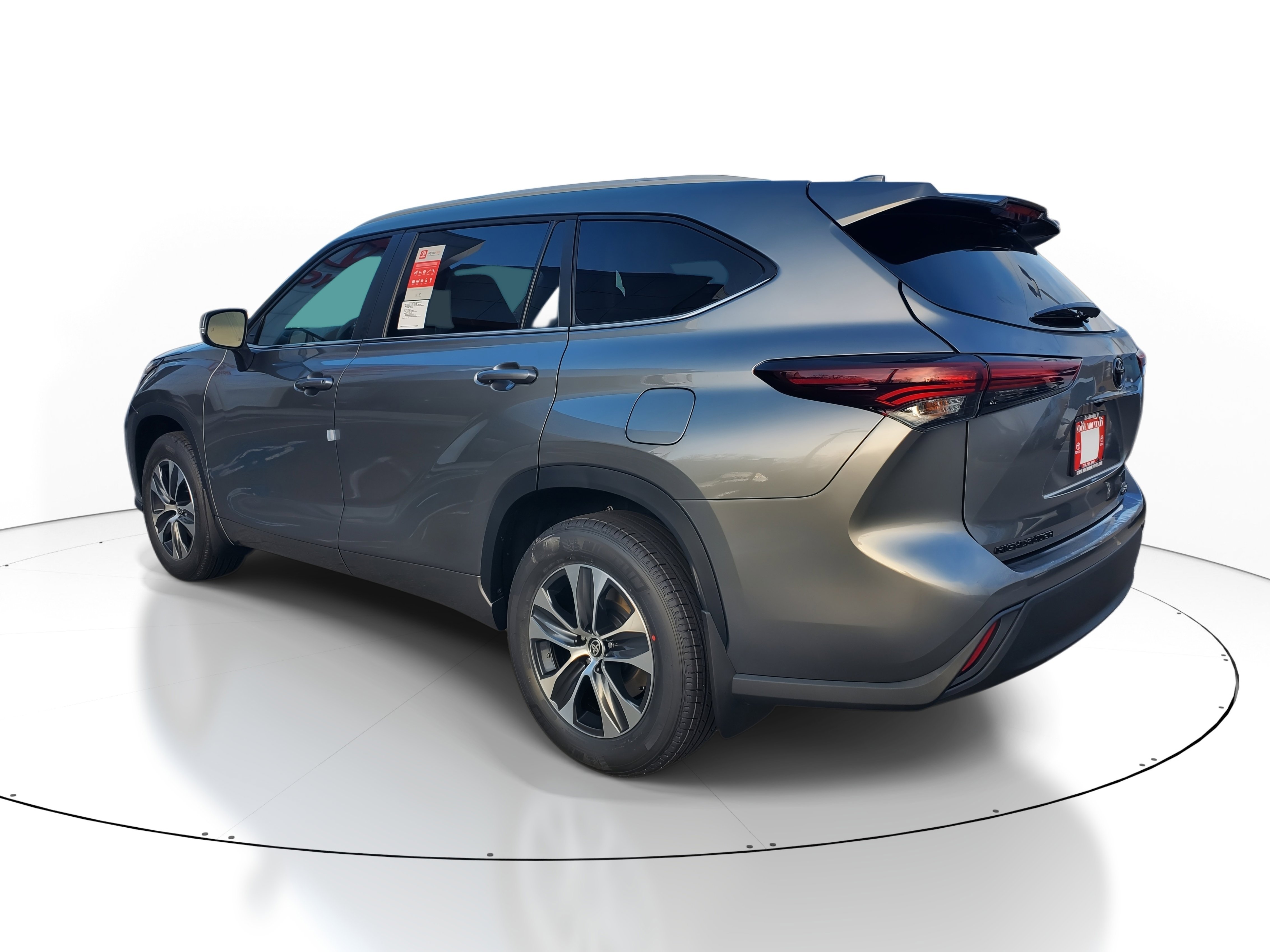 New 2026 Toyota Highlander XLE image 4