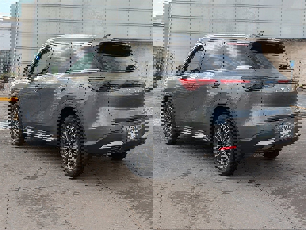 New 2026 INFINITI QX60 Luxe w/ Family Package image 3