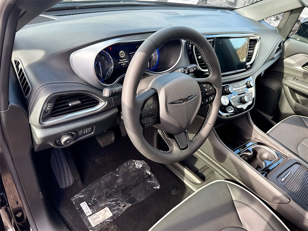 New 2026 Chrysler Pacifica Limited w/ S Appearance Package image 9