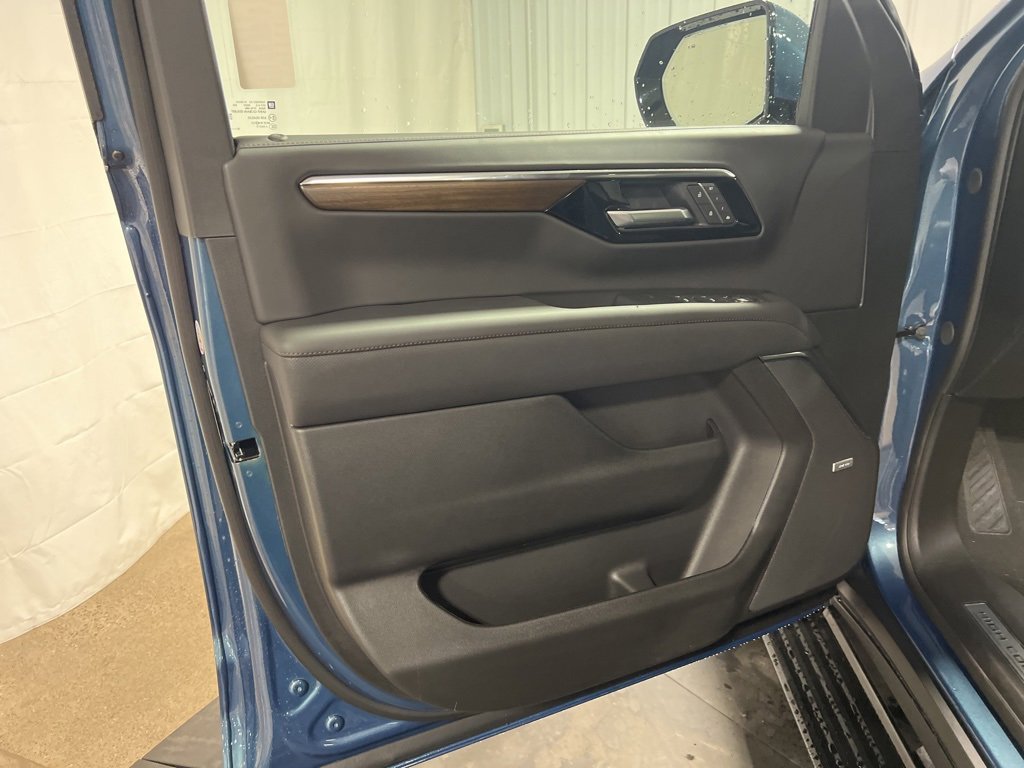 New 2026 Chevrolet Suburban High Country image 4