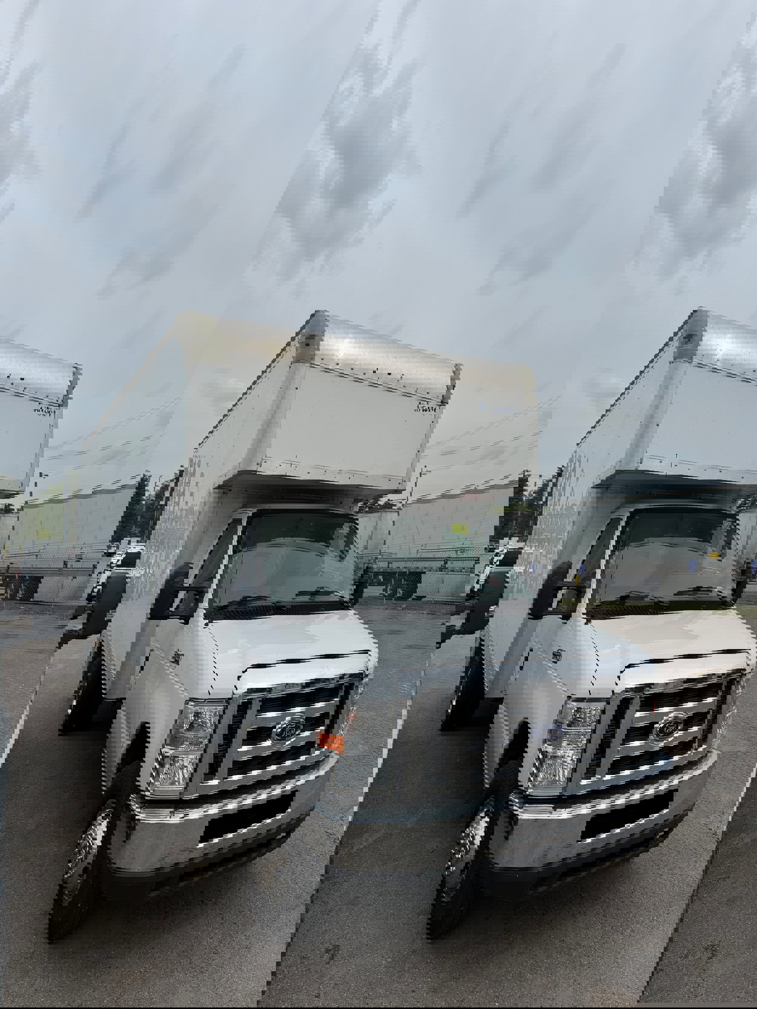 Used 2018 Ford E-450 and Econoline 450 Super Duty w/ Power Windows & Locks Group RWD image 2