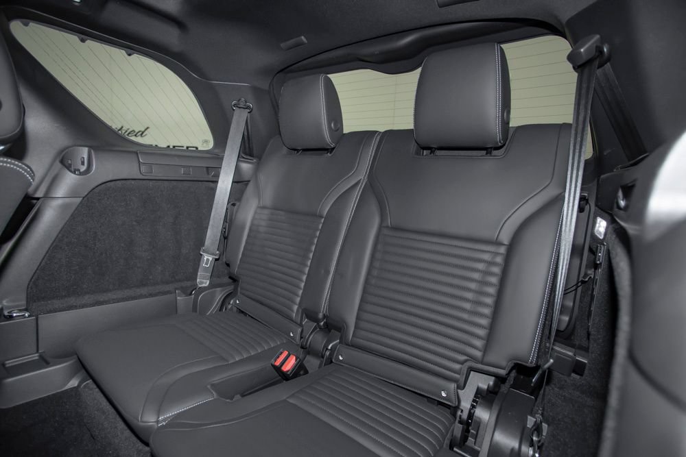 Used 2023 Land Rover Discovery HSE R-Dynamic AWD/4WD image 16