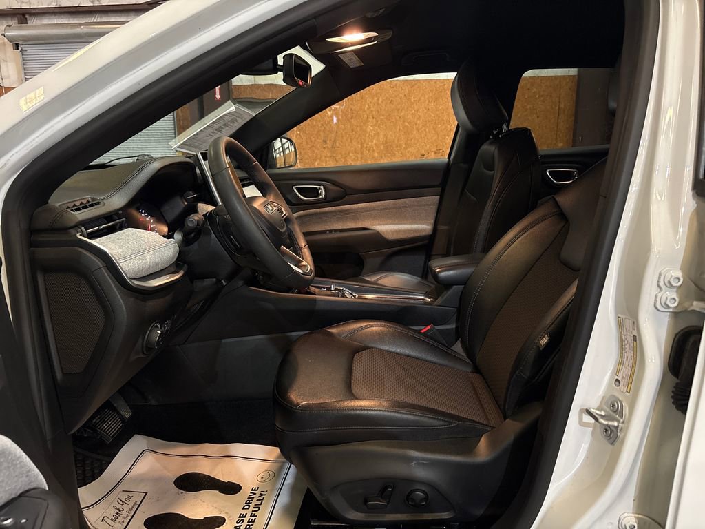 Used 2024 Jeep Compass Latitude w/ Convenience Group image 9