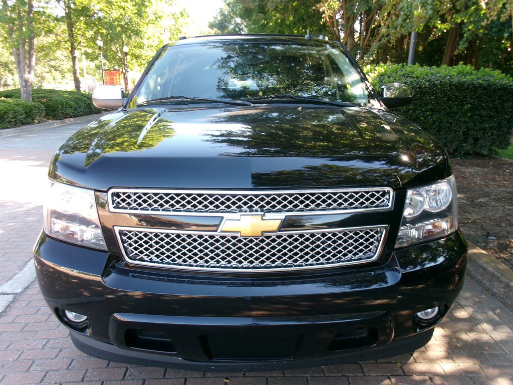 Used 2013 Chevrolet Avalanche LTZ RWD image 2