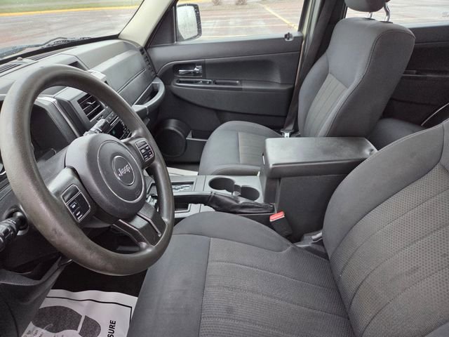 Used 2011 Jeep Liberty Sport AWD/4WD image 10