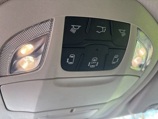 Used 2024 Chrysler Pacifica Touring-L FWD image 27
