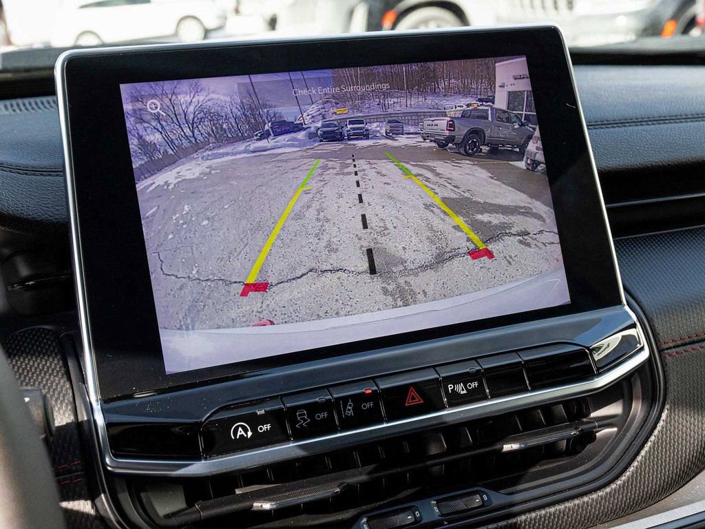 Used 2025 Jeep Compass Trailhawk image 20