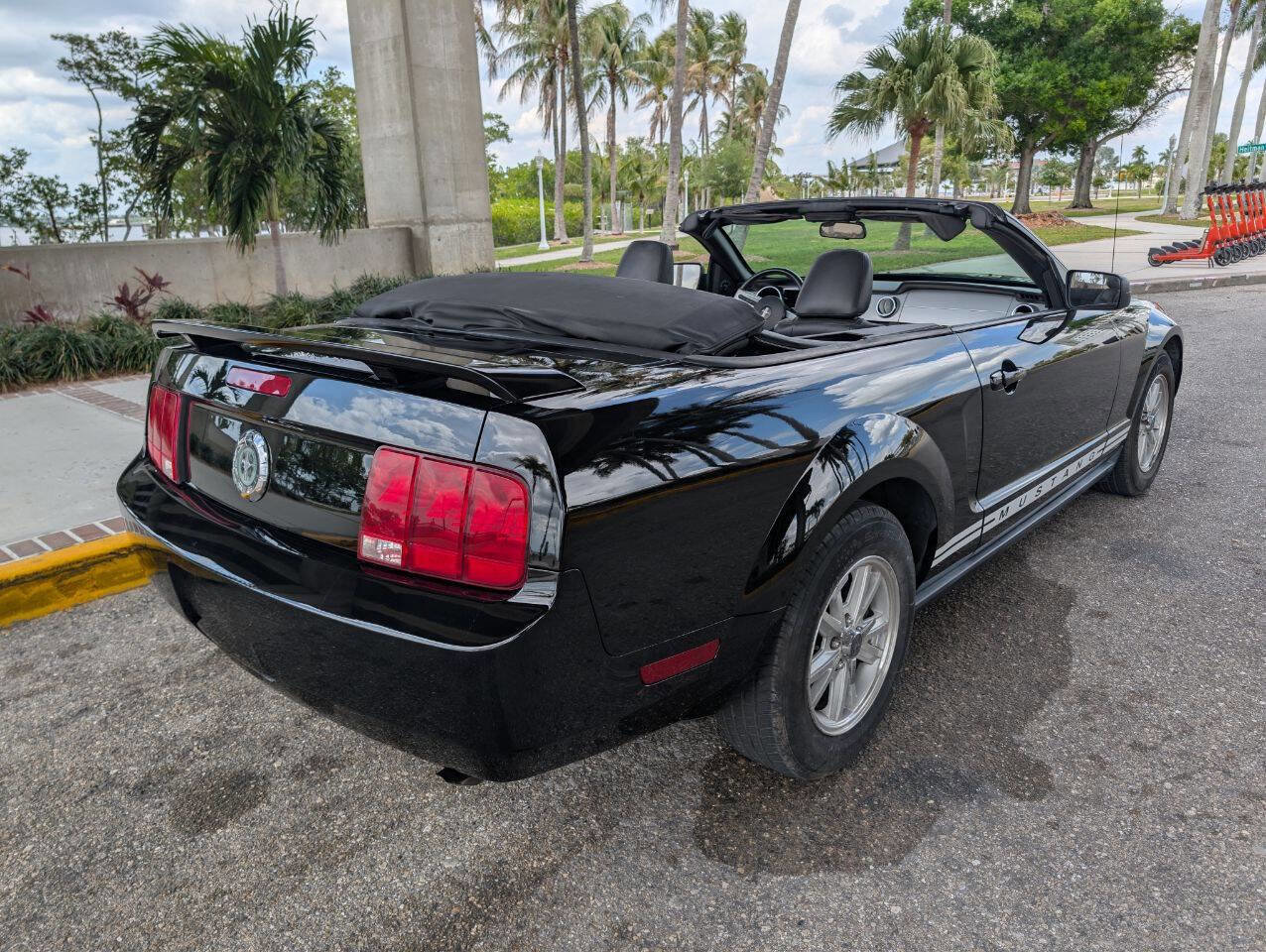Used 2006 Ford Mustang Convertible RWD image 6