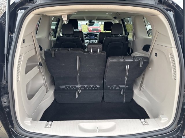 Used 2024 Chrysler Pacifica Touring-L image 32