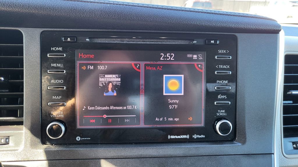 Used 2018 Toyota Sienna XLE w/ XLE Navigation Package image 33