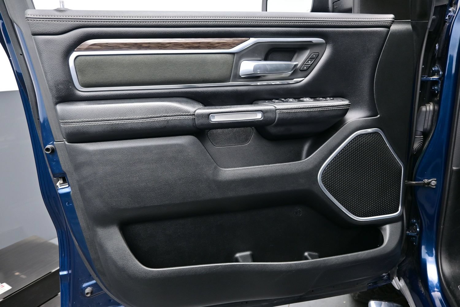 Used 2020 RAM 1500 Laramie AWD/4WD image 12