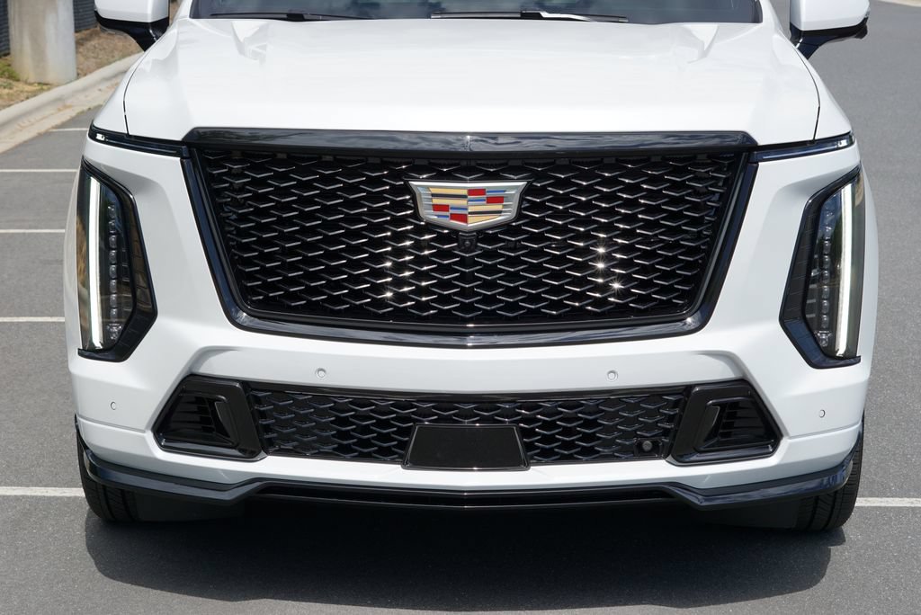 Used 2025 Cadillac Escalade ESV V AWD/4WD image 9