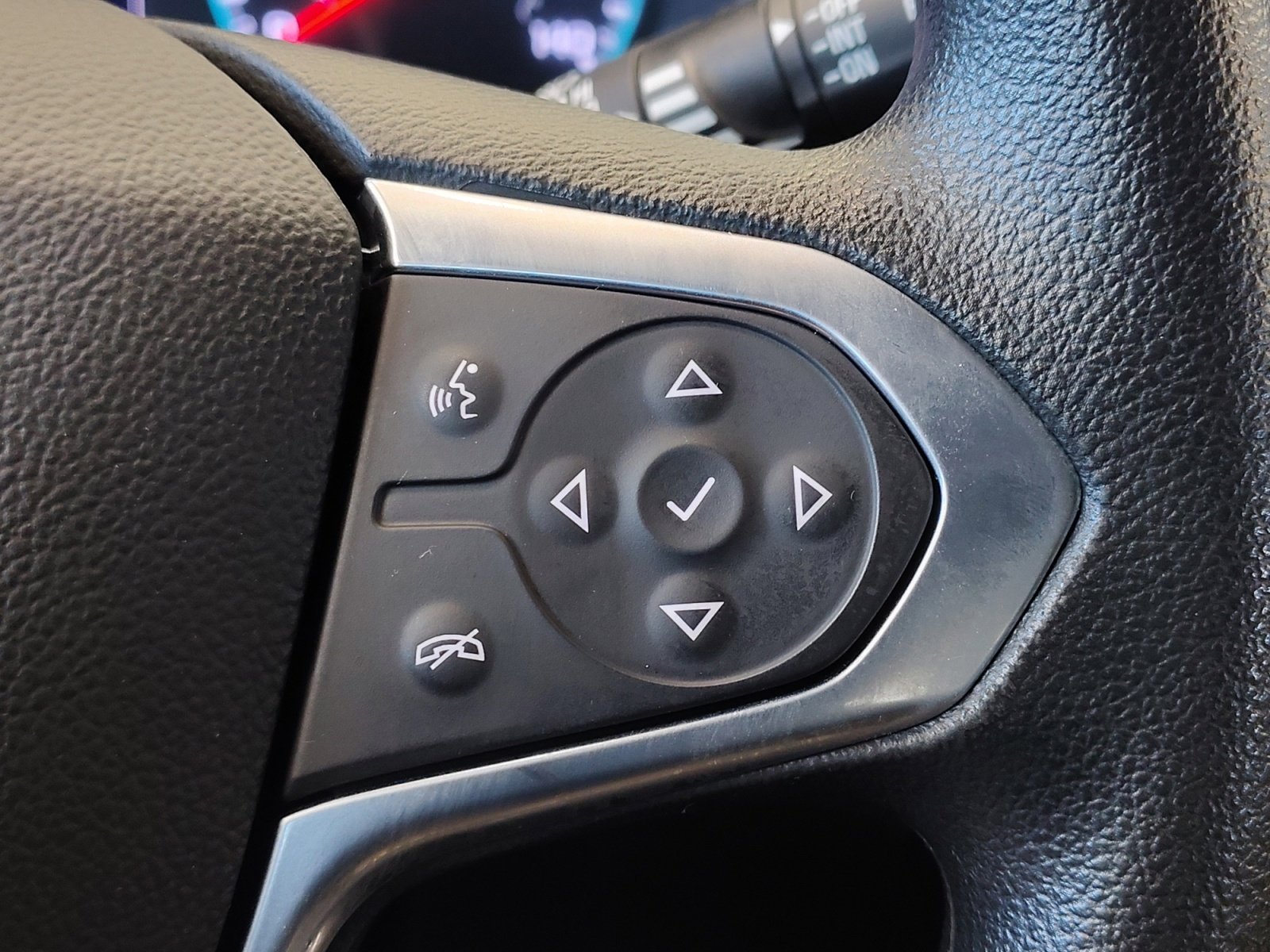 Used 2023 Chevrolet Traverse LS w/ Midnight/Sport Edition FWD image 19