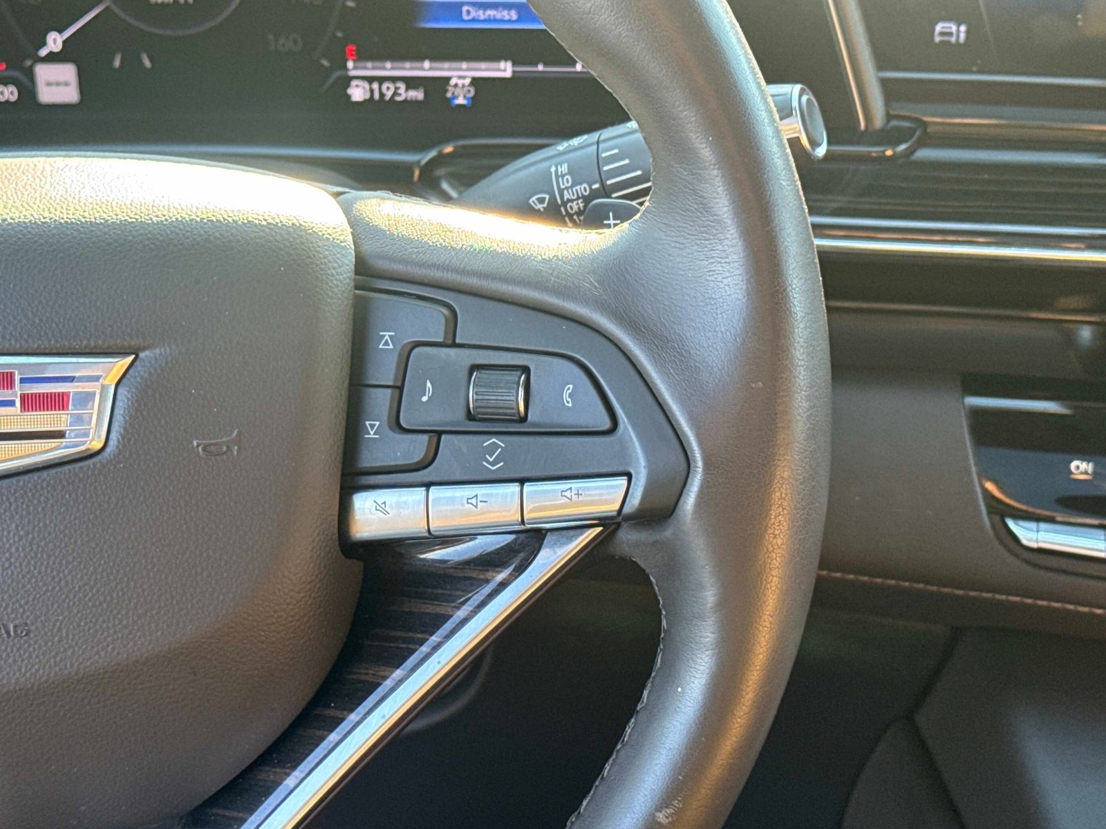 Used 2021 Cadillac Escalade Premium Luxury image 8