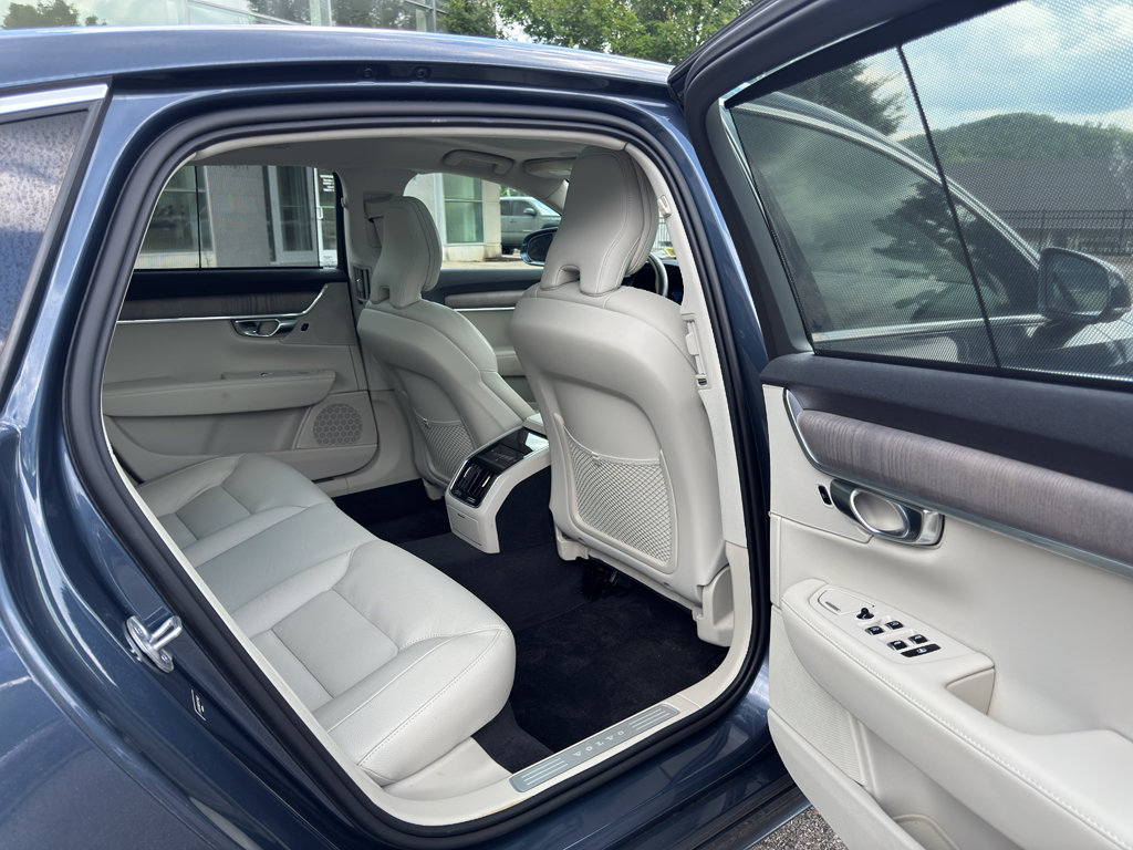 Used 2023 Volvo S90 B6 Plus AWD/4WD image 32