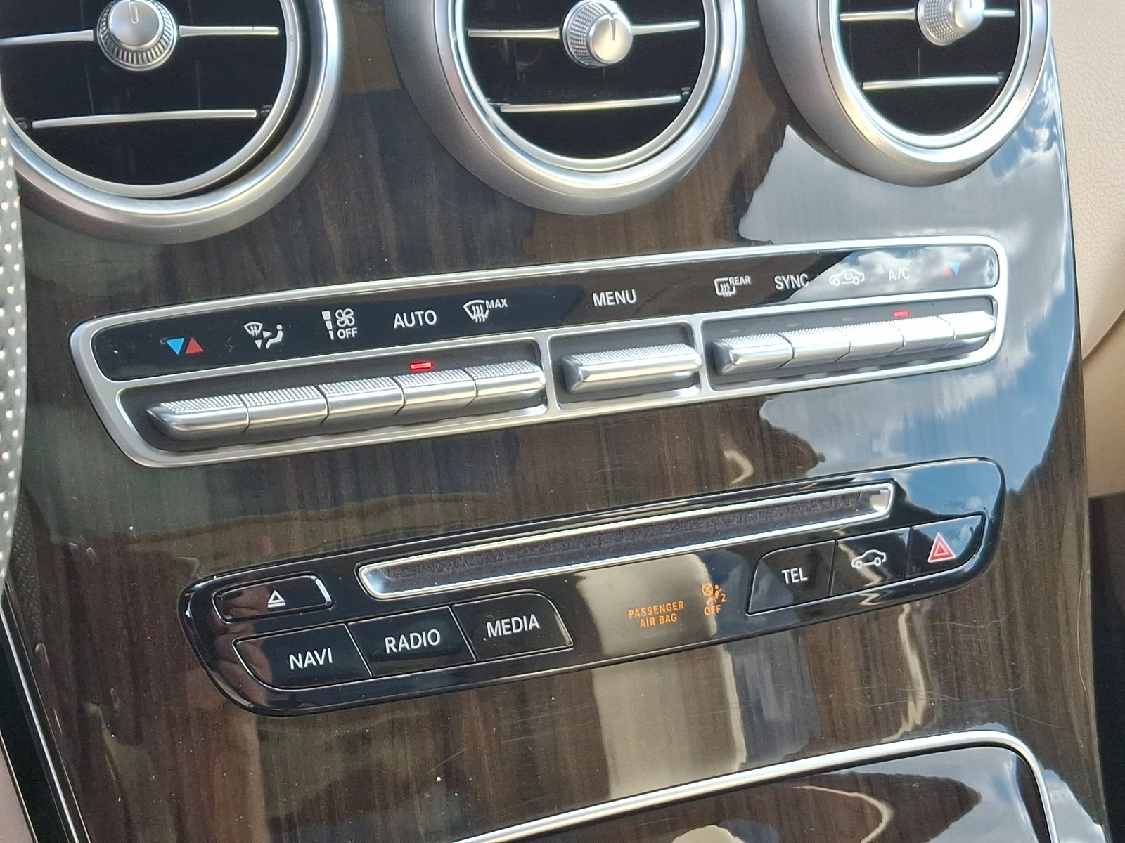 Used 2018 Mercedes-Benz GLC 300 4MATIC w/ Multimedia Package image 14