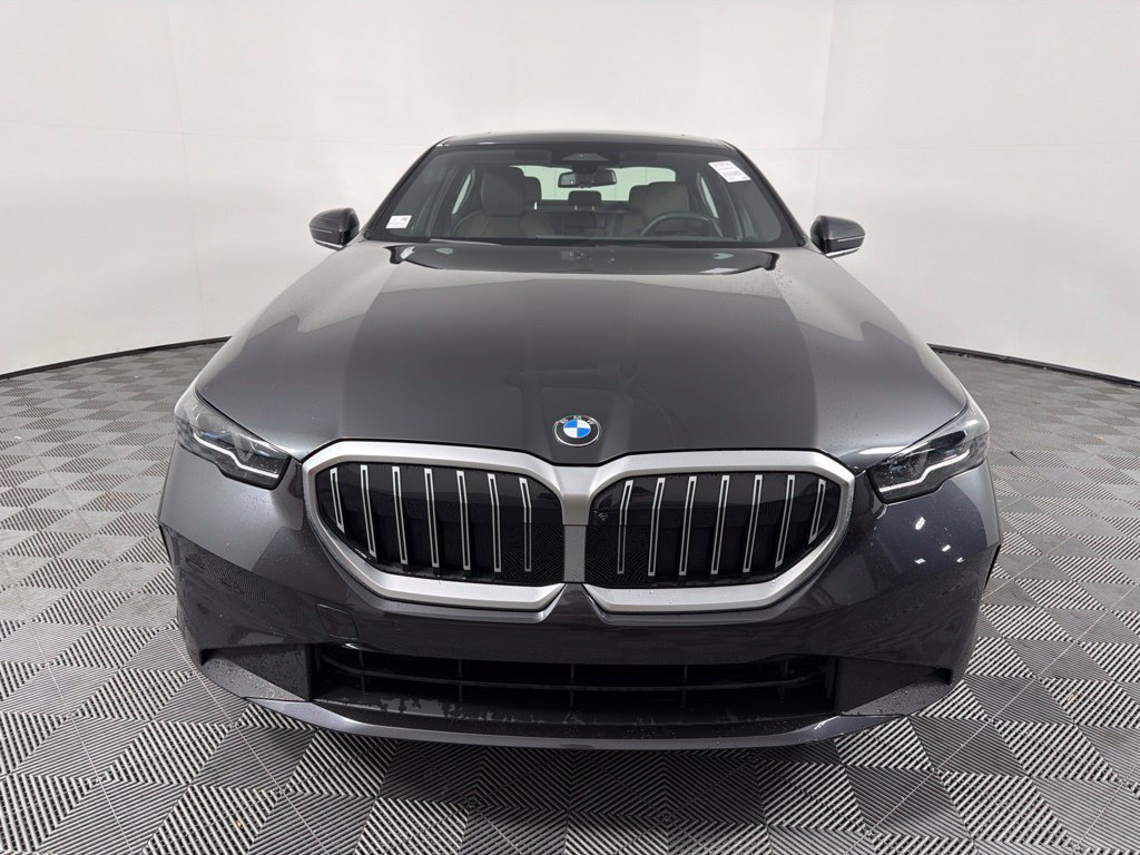 Used 2024 BMW 540i xDrive w/ Premium Package AWD/4WD image 2