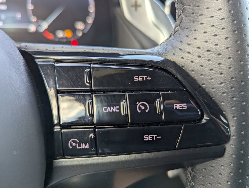 Used 2025 Mercedes-Benz GLB 250 4MATIC image 36