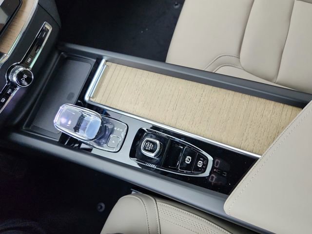 New 2026 Volvo XC60 B5 Plus w/ Climate Package image 31
