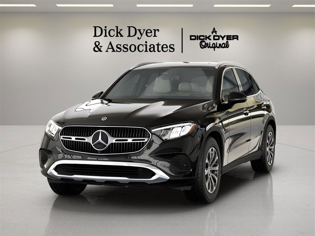 Used 2025 Mercedes-Benz GLC 300 4MATIC image 27