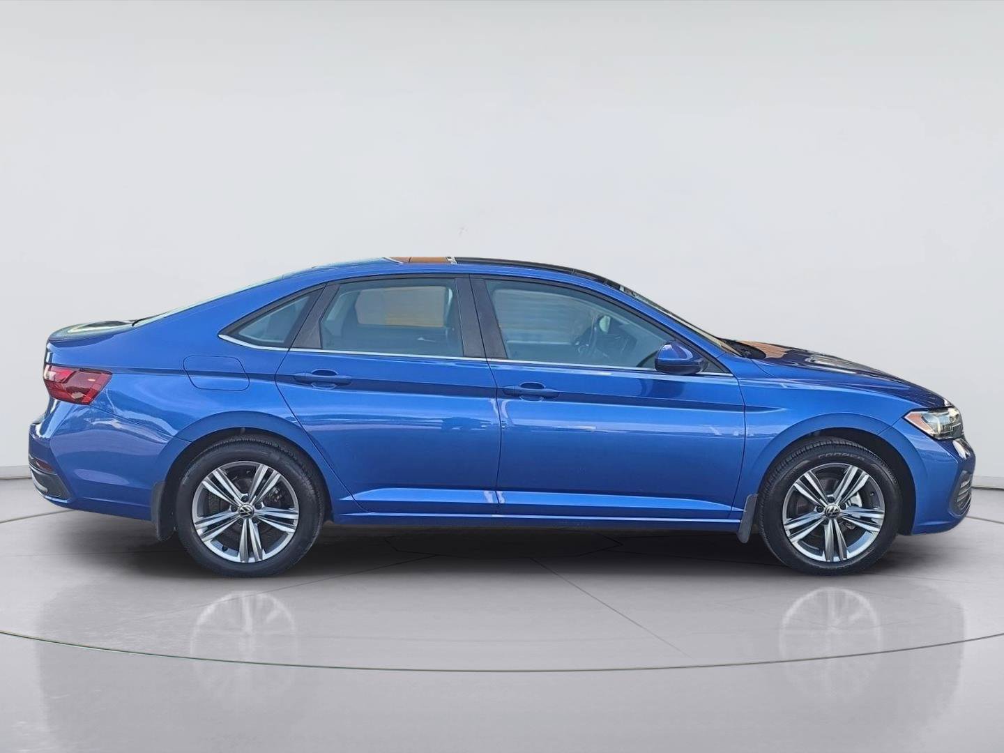 Used 2024 Volkswagen Jetta SE w/ Panoramic Sunroof Package FWD image 9