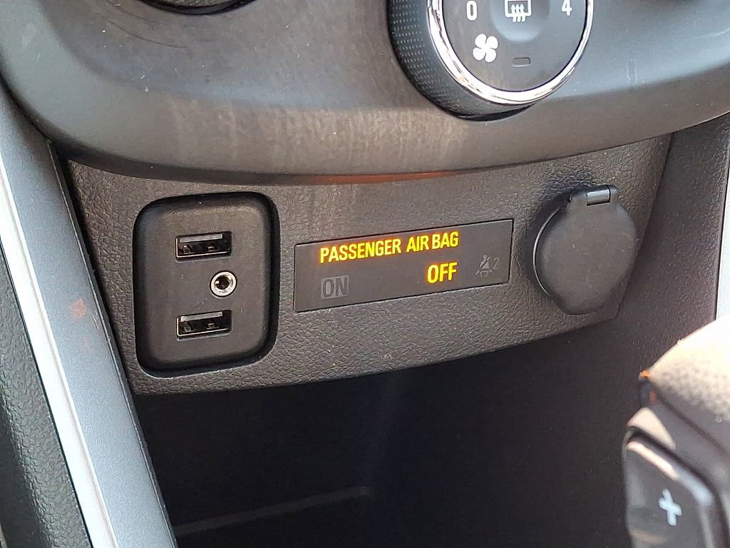 Used 2022 Chevrolet Trax LT w/ LT Convenience Package image 24