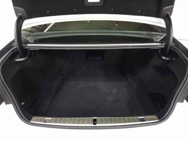 Used 2022 BMW 740i xDrive w/ M Sport Package image 8