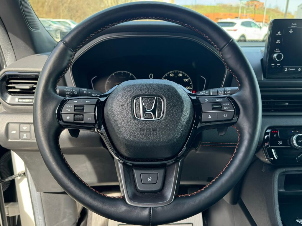 Used 2025 Honda Pilot TrailSport image 26