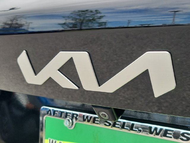 Used 2025 Kia Sorento S FWD image 8