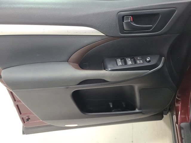 Certified 2019 Toyota Highlander LE FWD image 20