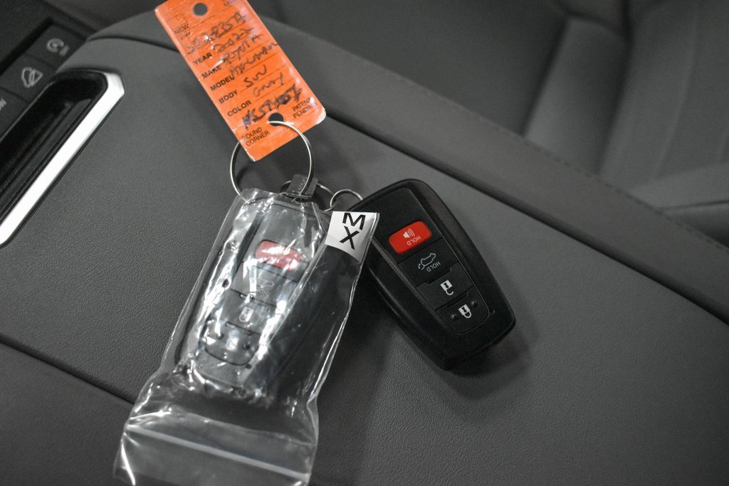 Used 2022 Toyota Highlander XLE image 28