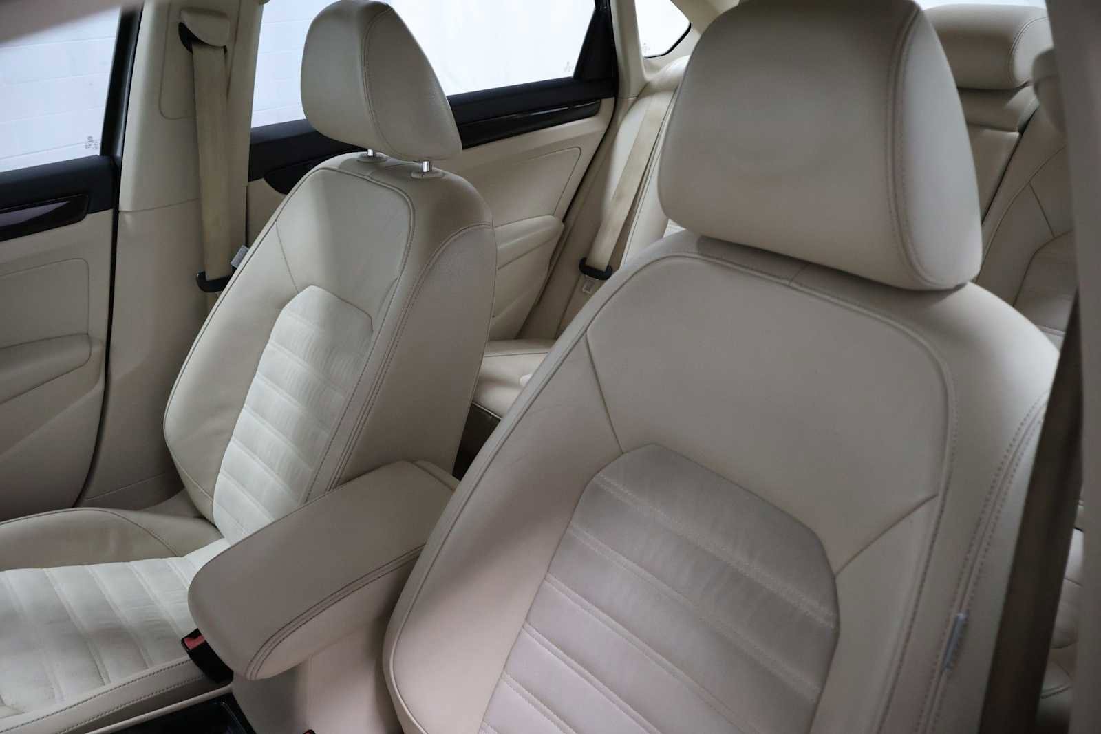 Used 2015 Volkswagen Passat TDI SEL Premium FWD image 17