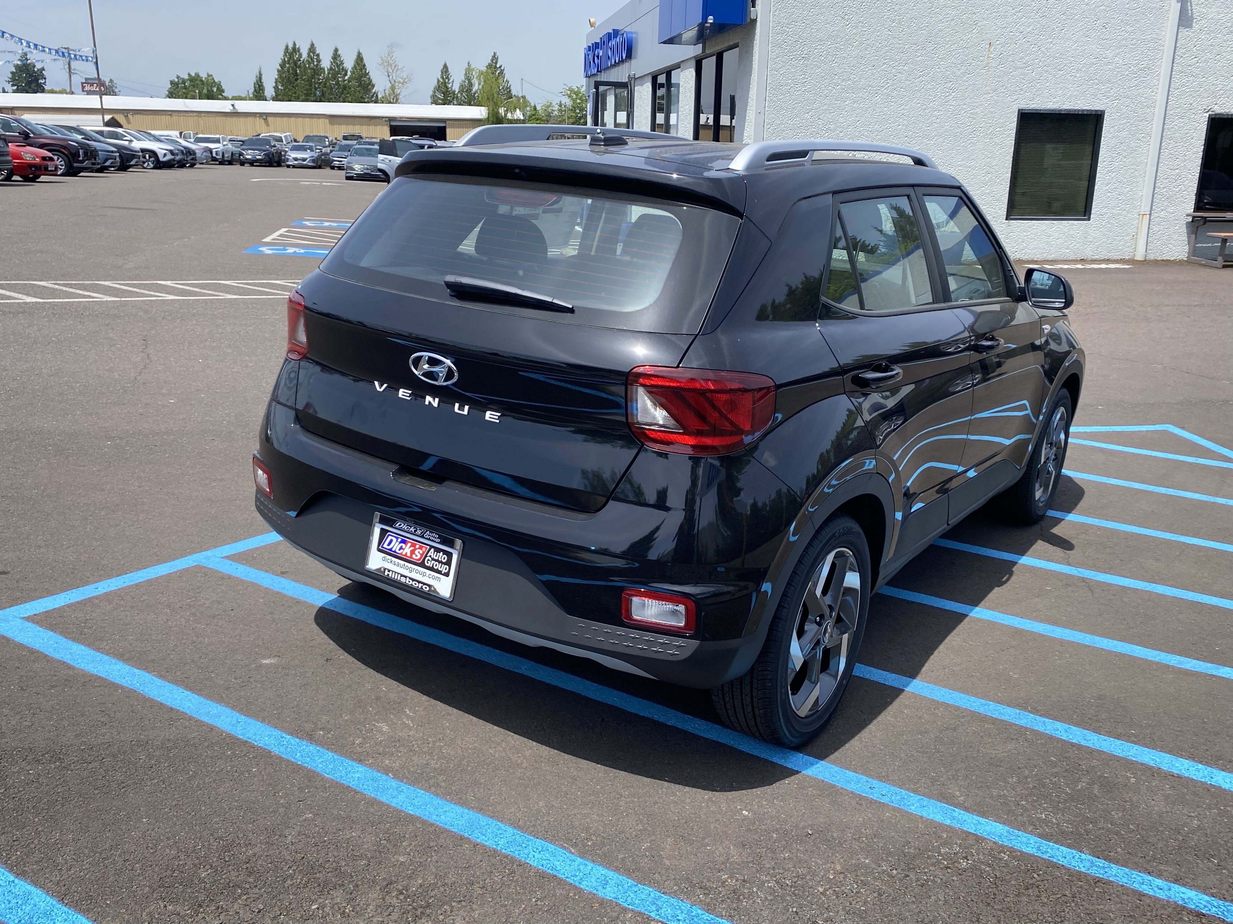 Certified 2025 Hyundai Venue SEL image 5