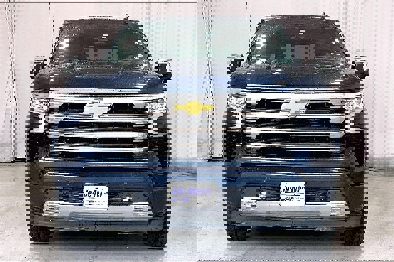 Used 2022 Chevrolet Silverado 1500 High Country w/ High Country Premium Package image 3